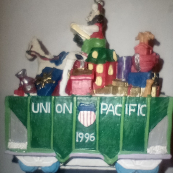 Vintage 1996 Union Pacific Boxcar Ornament - Picture 2 of 5